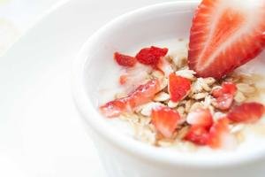 Strawberry Granola Yogurt Bowl